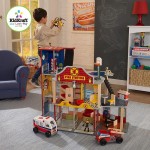 Statie de Pompieri - Deluxe Fire Rescue Station Kidkraft- Centru de joaca din lemn cu masinute de pompieri Statie de Pompieri - Deluxe Fire Rescue Station Kidkraft- Centru de joaca din lemn cu masinute de pompieri